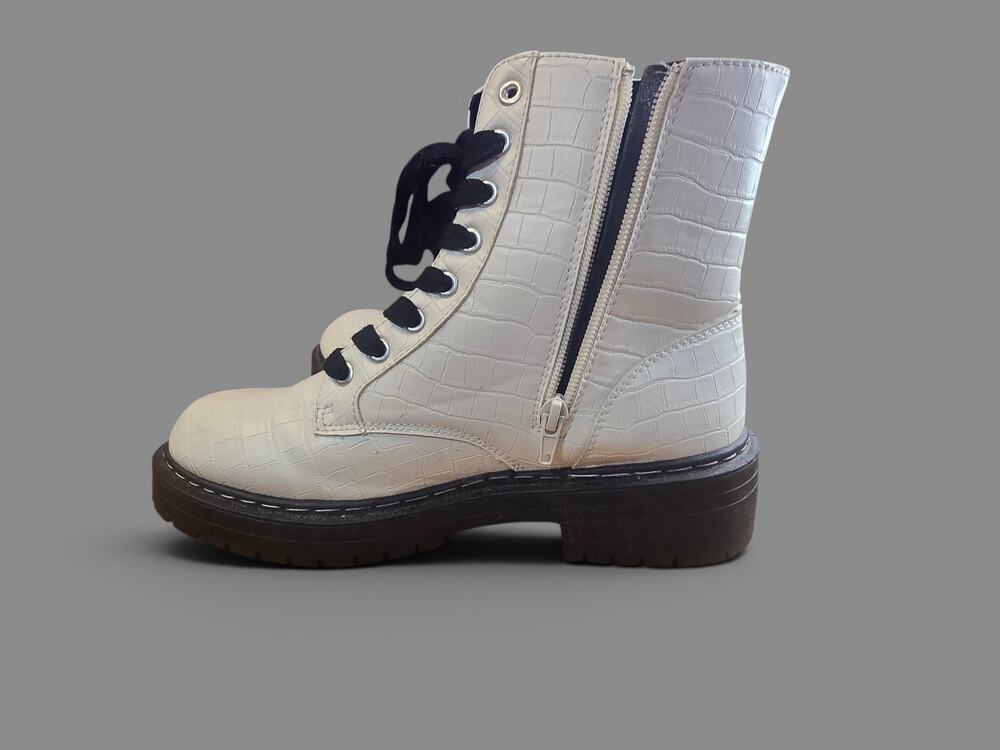 True Craft Korri White Croc Combat Boots Chunky Lug Sole Sz 8